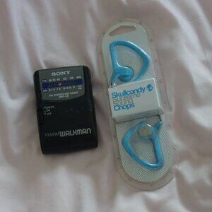 Vintage Sony Walkman SRF-49 AM/FM Radio + New Skullcandy Chops Earbuds Bundle